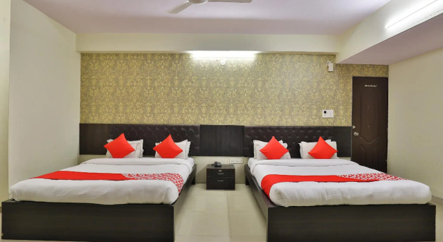 OYO 28344 Siddhi Vinayak Rooms, Забронировать Отель Сурат штат Гуджарат