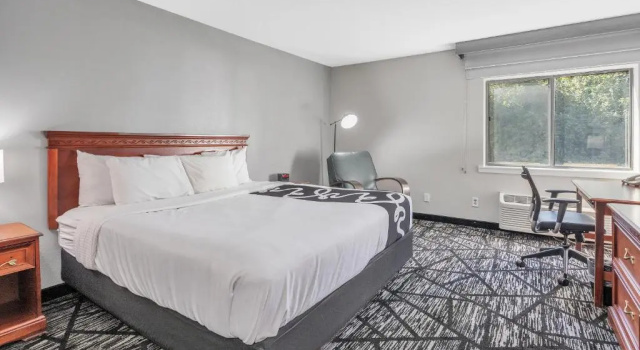 Номер Standard La Quinta Inn by Wyndham Cleveland Independence