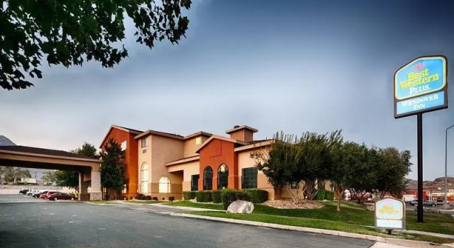 Четырёхместный номер Standard Best Western Plus - Wendover Inn