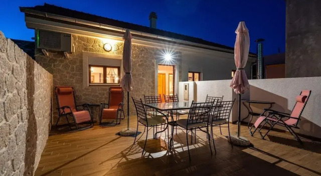 Luci - 40 m From sea - A1, Boek Hotel Novigrad. Kroatië