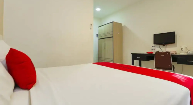 RedDoorz near Universitas Sebelas Maret