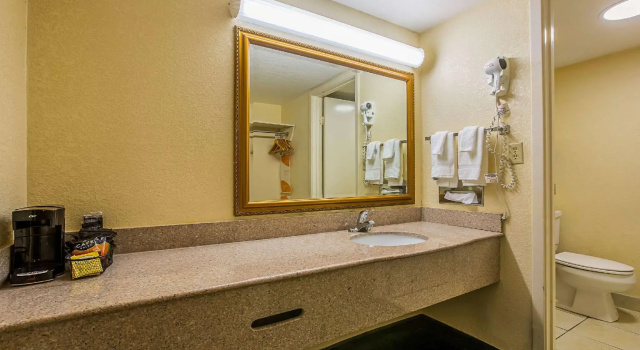 Двухместный номер Standard Quality Inn Atlanta Northeast I-85