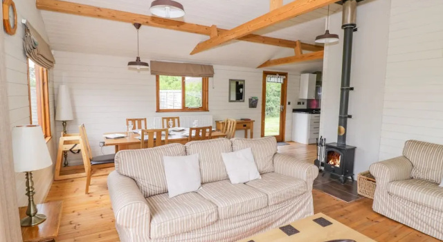 Log Cabin at Furlongs Farm, Varaa Maatalousloma Wychbold Merseyside