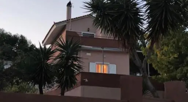 Penthouse Studio next to the Sea, Varaa Hotelli Salamis Island Salamina