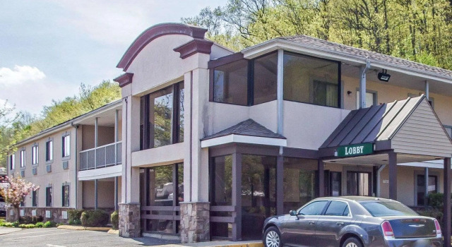 Americas Best Value Inn Torrington, CT, Забронировать Отель Торрингтон штат Коннектикут