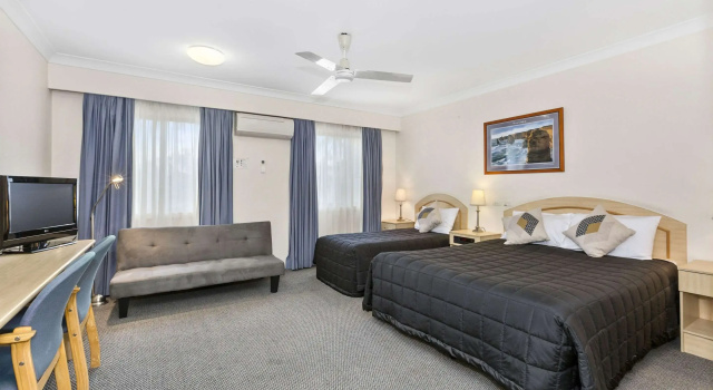 Трёхместный номер Standard Comfort Inn Centrepoint Motel