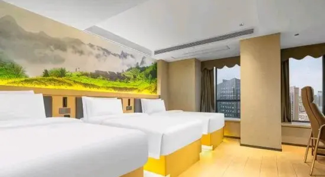 Трёхместный семейный люкс с видом на город TRUE GO Hotel (Changsha South Railway Staion, Yuhua District Government Subway Station)