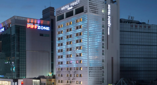 Кровать в общем номере Hotel Foret Premier Nampo