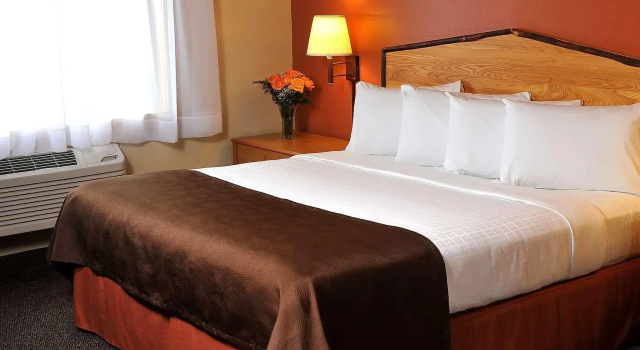 Двухместный номер Standard AmericInn by Wyndham Oswego
