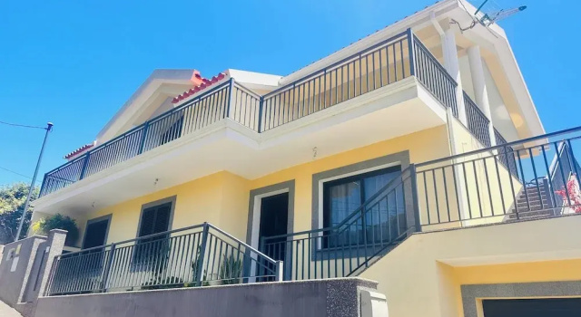 Panoramic sea and Mountain View 2 Bedroom House, Забронировать Отель Кампанариу Архипелаг Мадейра