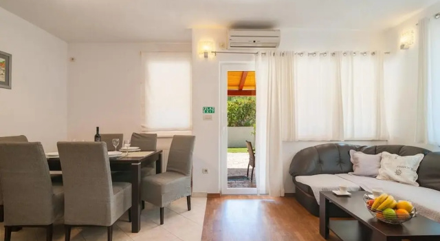 Apartment Irena, Забронировать Апартаменты/квартира Отели Сплитско-Далматинской жупания с парковкой, Парковка