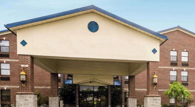 Четырёхместный люкс Quality Suites Jeffersonville - Louisville North