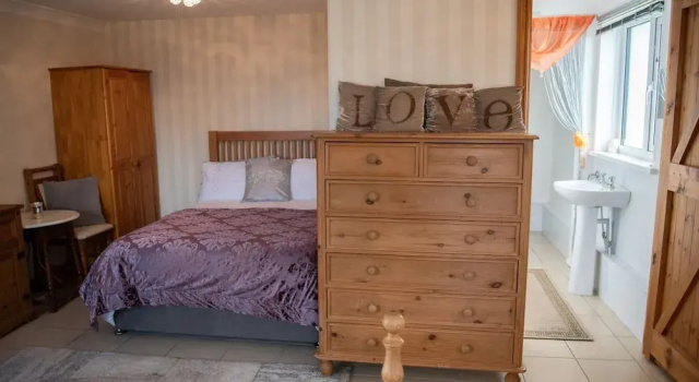 Bunny Meadows Holiday Farmhouse near Carmarthen & Pembrokeshire, Забронировать Дом для отпуска Отели Carmarthenshire с бассейном, Бассейн