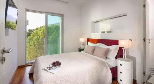 Luxury Seafront Villa Brela Pride with private heated pool at the beach in Brela - Baska Voda, Забронировать Вилла Отели Сплита 5 звезд, 5*