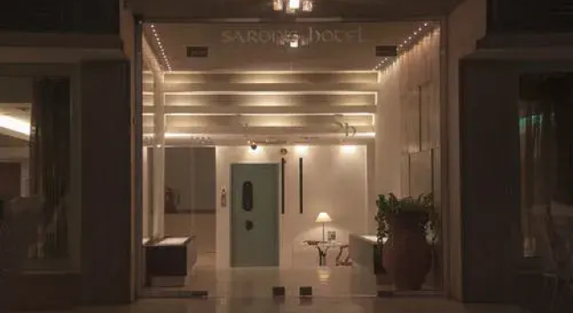 Saronis Hotel