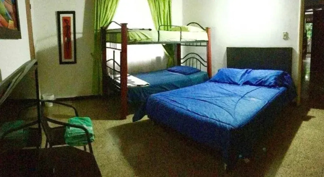 Grand Hostel Medellin, Забронировать Хостел Отели Медельин с парковкой, рядом с Linear Park President, Парковка