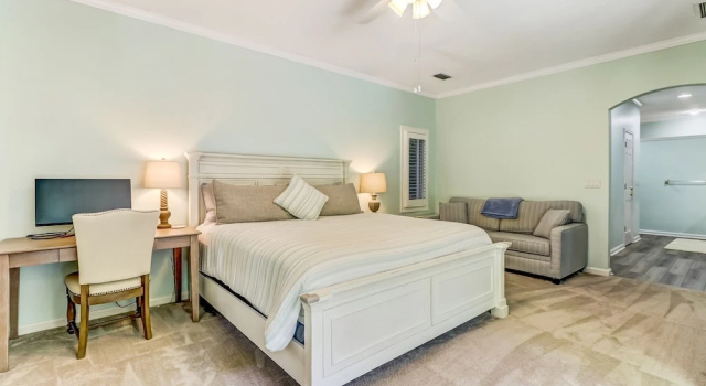 Dog Friendly Home Includes Beach Access and Bike Free to Use during Stay by RedAwning, Забронировать Отель Амилия Jacksonville Coast