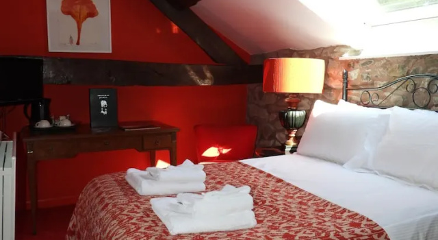 The Lion Hotel, Забронировать Отель Уэлшпул Повис