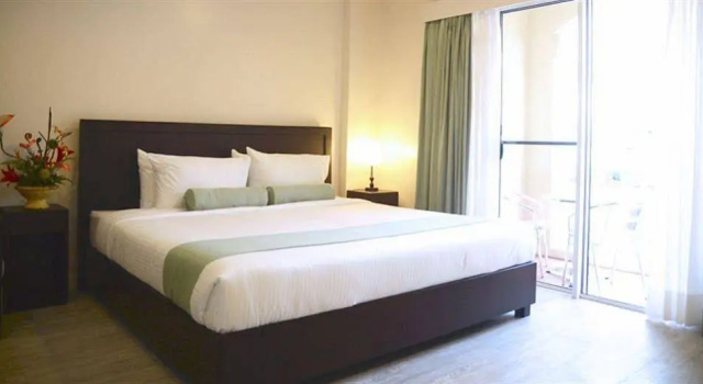 Subic Coco Hotel, Забронировать Отель Отели Олонгапо с завтраком, рядом с Торговый центр Harbor Point, Завтраки