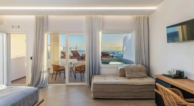 Полулюкс с красивым видом из окна Avra Mykonos