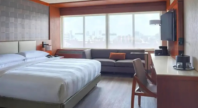 Шестиместный номер Deluxe Detroit Marriott Southfield