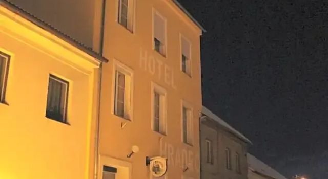 Hotel Hradec, Забронировать Отель Отели Бенецко 3 звезды, 3*