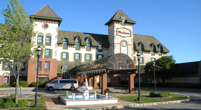 Chateau Hotel and Conference Center, Rezervasyon Otel Bloomington Illinois