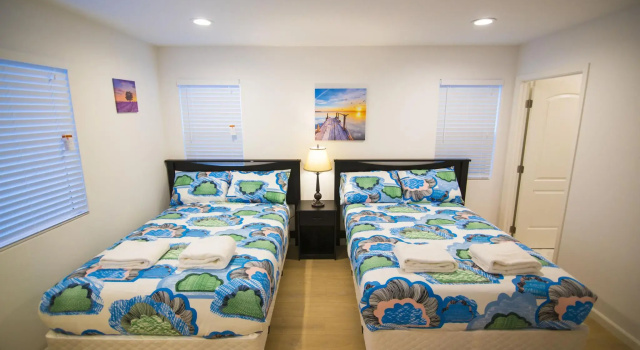 Четырёхместный номер Standard Los Angeles RoomRentals LAX