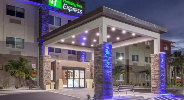 Days Inn & Suites Naples Fl