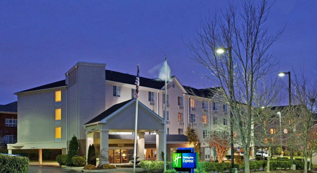 Holiday Inn Express Chapel Hill by IHG, Забронировать Отель Отели Raleigh-Durham Metropolitan Area с парковкой, Парковка