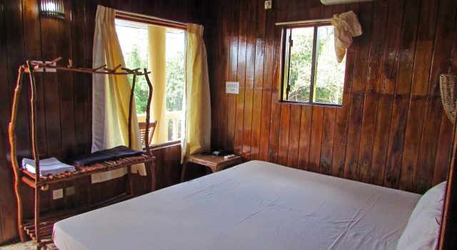 Shiny Lakeside Resort