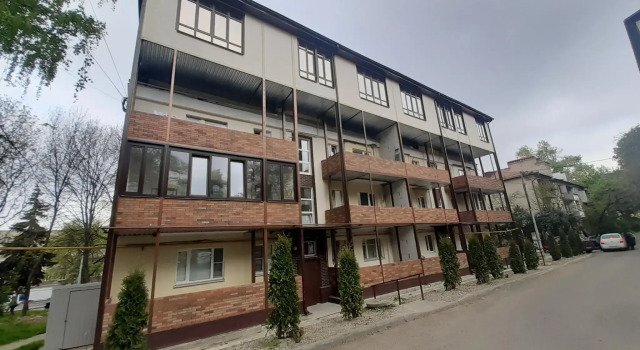 5 Mountains on Kalinin Avenue