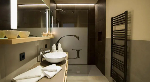Апартаменты с 2 комнатами с видом на горы Haus Gregori Modern & Central Stay in Vineyard with Rooftop & Served Breakfast