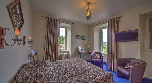 Logis Hôtel de Paris, Забронировать Отель Отели Massif du Sancy с парковкой, Парковка