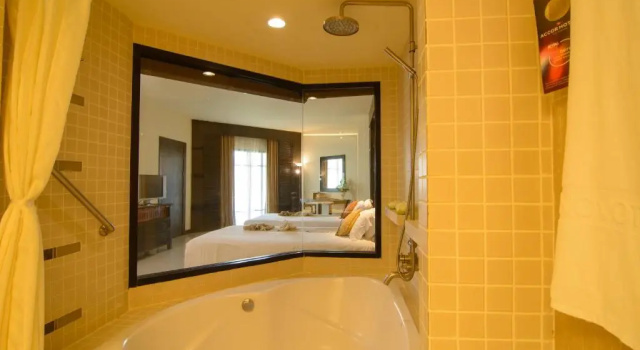 Двухместный номер Superior с видом на бассейн The Nouveau Chumphon Beach Resort And Golf