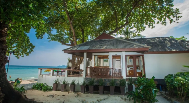 Бунгало с балконом и рядом с пляжем Long Beach Lodge, Chaweng Beach, Koh Samui