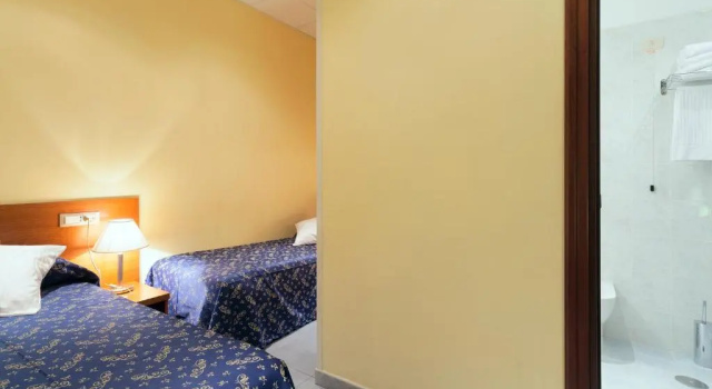 Четырёхместный номер Hotel Oriente