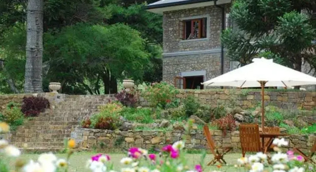 Warwick Gardens, Boek Hotel Ambewella Habaraduwa Central