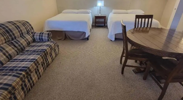 Трёхместный номер Standard Early American Motel