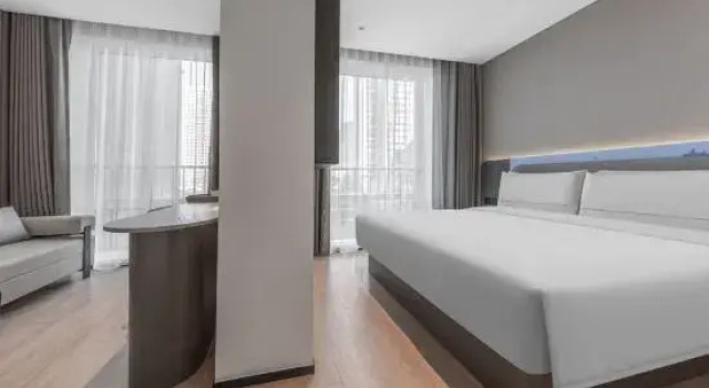 Двухместный семейный люкс Superior Atour Light Hotel Beijing Daxing Airport Caoqiao Subway Station