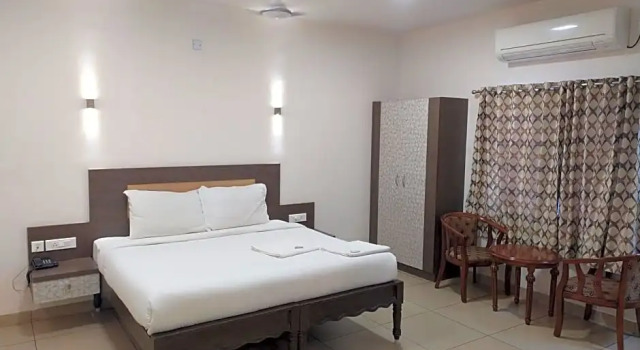 Двухместный номер Deluxe Hotel Sownthariyam