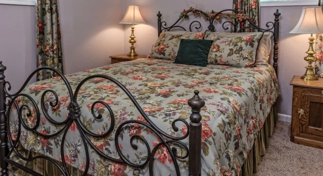Коттедж Silver Heart Inn & Cottages