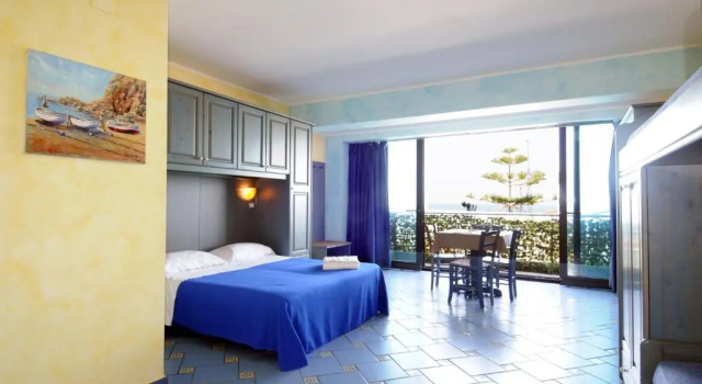 Two-room Apartment a Stones Throw From the sea, Забронировать Апартаменты/квартира Отели San Saba с бассейном, Бассейн