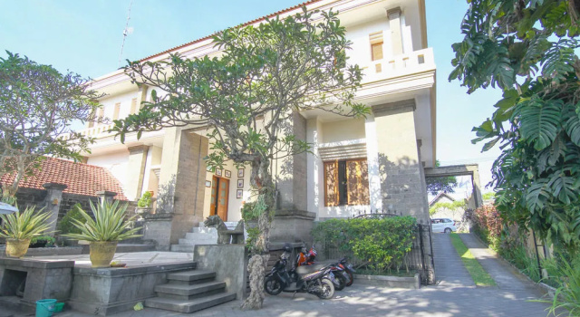 Alam Puri Art Museum and Villas, Забронировать Отель Отели Табанана с завтраком, Завтраки