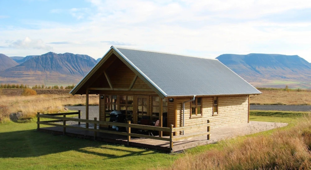 Коттедж с 3 комнатами Hestasport Cottages