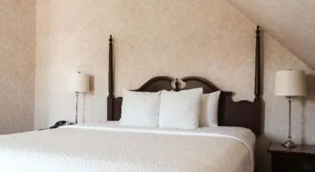 Полулюкс Quality Inn & Suites Downtown