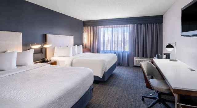 Четырёхместный номер Standard с видом на внутренний двор Courtyard by Marriott Colorado Springs South