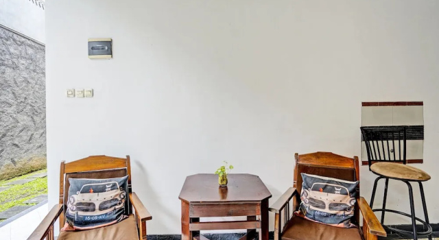 OYO Life 92030 Ef Palm Guest House Family, Reservar Casa de hóspedes Jambangan Surabaia