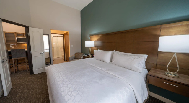 Двухместный люкс c 1 комнатой Staybridge Suites Houston East - Baytown by IHG