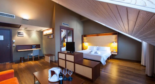 Полулюкс SOMMOS Hotel Aneto
